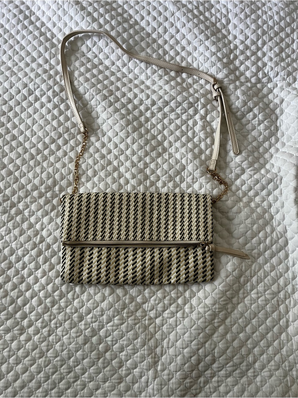 Moda Luxe Woven Crossbody in Cream and Black with Gold Chain